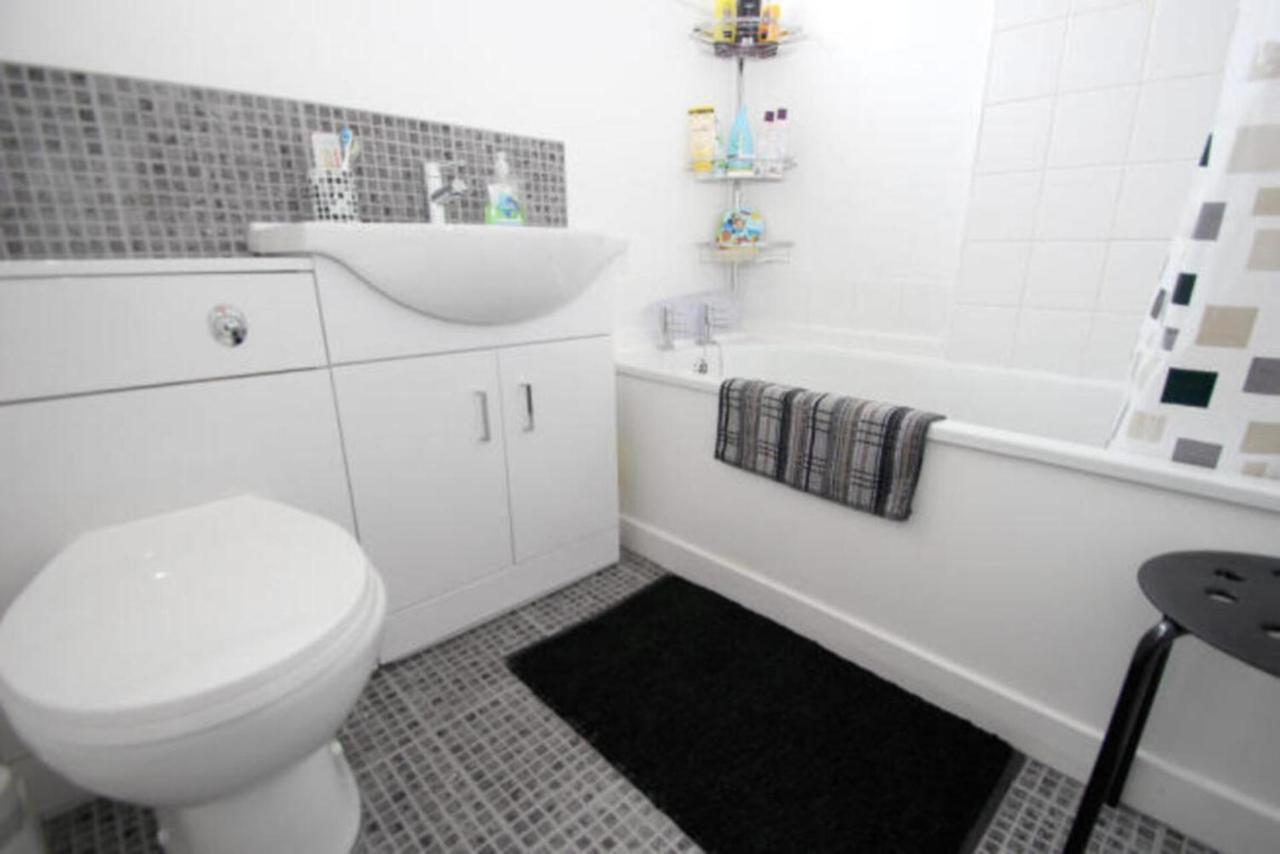 Вилла Cosy 2-Bed House In Кинлохберви Экстерьер фото