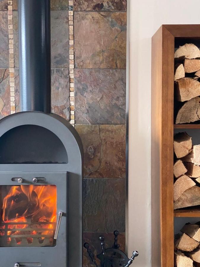 Вилла Cosy 2-Bed House In Кинлохберви Экстерьер фото
